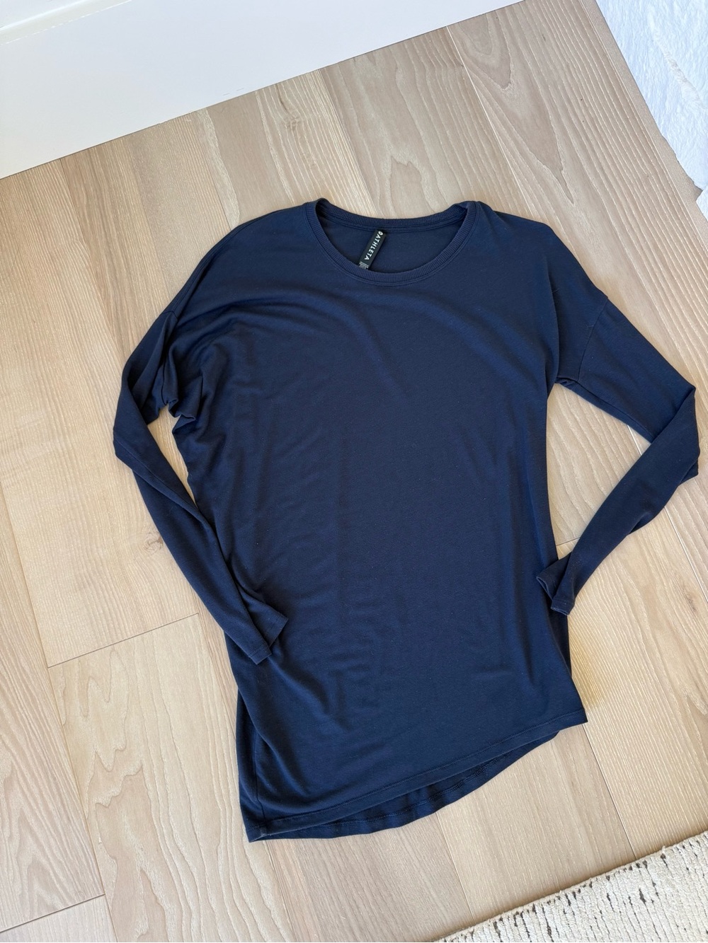 Athleta Dark Navy Long Sleeve Crew Top